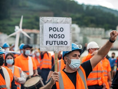 Protesta por el cierre de las fábricas de aluminio primario de Alcoa, en San Cibrao, y de Vestas, en Viveiro.