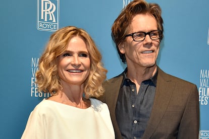 Kyra Sedgwick y Kevin Bacon

32 años de matrimonio certifican la salud de otra de esas parejas de intérpretes a las que los románticos empedernidos se agarran cuando la esperanza en el amor para toda la vida parece desvanecerse. Bacon compartió la clave del éxito: “Hagas lo que hagas, no escuches los consejos de los famosos sobre cómo mantener el matrimonio. Ese es mi secreto”.