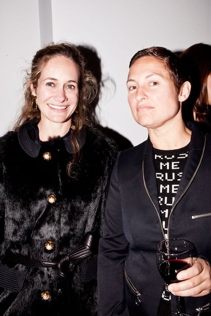 Jimena Blázquez Abascal, directora de la fundación MNAC, con Deborah Postigo. 