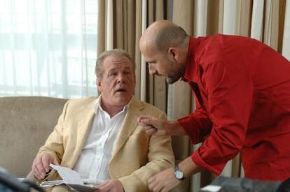 Nick Nolte y el director Xavi Puebla en el rodaje de la pel&iacute;cula &#039;A puerta fr&iacute;a&#039;.