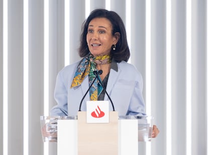 La presidenta del Banco Santander, Ana Botín, durante la presentación de los resultados del 2023 del Grupo Santander, en Madrid. Eduardo Parra / Europa Press