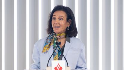 La presidenta del Banco Santander, Ana Botín, durante la presentación de los resultados del 2023 del Grupo Santander, en Madrid. Eduardo Parra / Europa Press