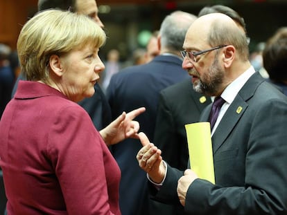 La canciller alemana Angela Merkel y el presidente del Parlamento Europeo, Martin Schulz en la Cumbre de líderes de la Unión Europea (UE) en Bruselas, Bélgica.
