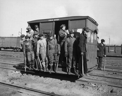 Trabajadora anónima del ferrocarril, en Pensilvania (EE UU) entre 1942 y 1944.