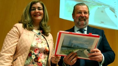 Covadonga Solaguren y José Luis Sabas, este miércoles en la presentación de la obra del canal de Deusto.