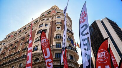 Concentración contra CaixaBank por el ERE previsto para miles de empleados, a 22 de junio de 2021, en Valencia.