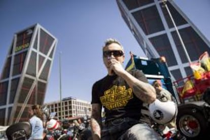 Los amantes de las motocicletas  Harley Davidson se han reunido hoy en la Plaza de Castilla de Madrid  haciendo un recorrido por la Castellana hasta la Puerta de Alcalá, coincidiendo con el 110 aniversario  de la mítica motocicleta y  poniendo fin a la 11ª edición de la concentración Harley-Davidson.