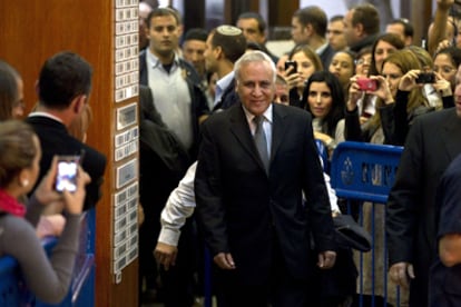 El ex presidente de Israel, Moshé Katsav, a su llegada hoy al tribunal.