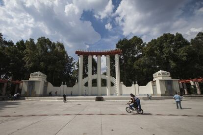 Otro de los espacios emblem&aacute;ticos de la Condesa y recientemente restaurado es el Foro Lindbergh. Construido en 1927 como parte del ahora llamado Parque M&eacute;xico y llamado as&iacute; para honrar la visita a M&eacute;xico del famoso piloto Charles Lindbergh.