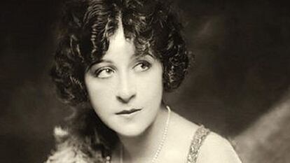 La cantante y actriz Fanny Brice (1891– 1951) se hizo una rinoplastia.