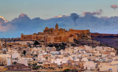 Panorámica de la ciudad de Victoria, en Gozo, con la ciudadela de Il-Kastell, al fondo.