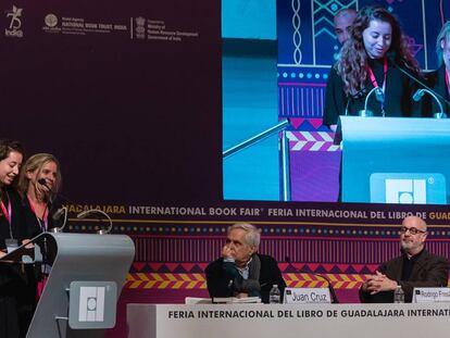 Jimena, hija de Claudio López Lamadrid, agradece el homenaje póstumo que la Feria del Libro de Guadalajara (México) tributó a su padre el 2 de diciembre.