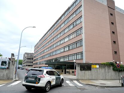 Un vehículo de la Guardia Civil en las instalaciones de la comandancia de A Coruña.