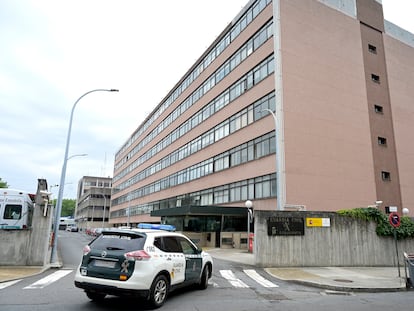 Un vehículo de la Guardia Civil en las instalaciones de la comandancia de A Coruña.