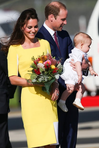 Roksanda Ilincic firma el vestido amarillo con el que la Duquesa de Cambridge ha visitado Sidney esta semana. Nos gusta porque es arriesgado y le favorece.