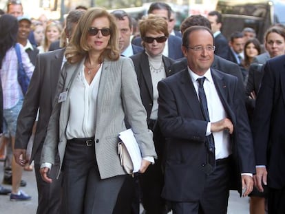 Val&eacute;rie Trierweiler y su pareja, el presidente de Francia, Fran&ccedil;ois Hollande, en Nueva York en septiembre pasado.  