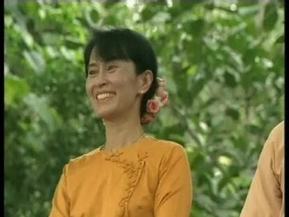 Suu Kyi condenada a trabajos forzados