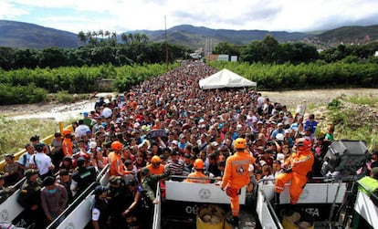 Miles de venezolanos cruzaban la frontera hacia Colombia, en julio del año pasado.