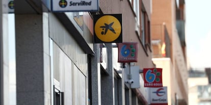 Sucursales bancarias en una calle de Madrid.