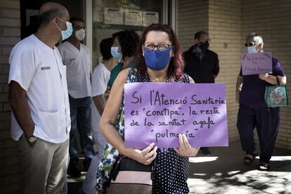 Concentración de Médicos de Primaria en un centro de salud de Valencia