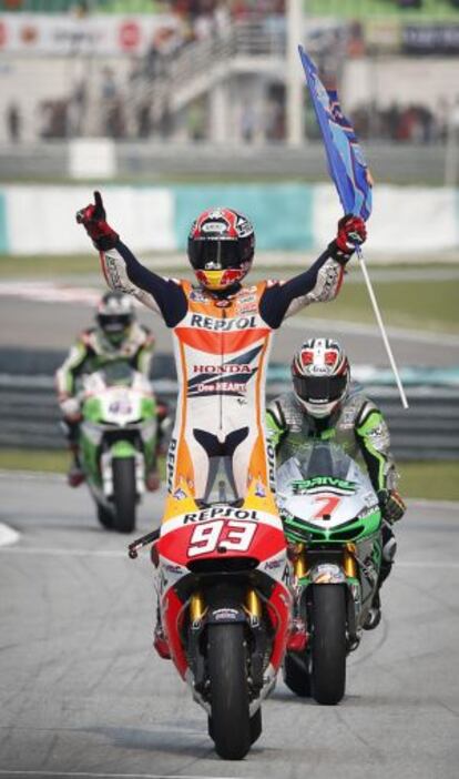 Márquez celebra la victoria en Sepang