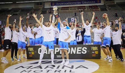 La plantilla del Breogán celebra el ascenso a la ACB y el título de la Leb Oro. feb