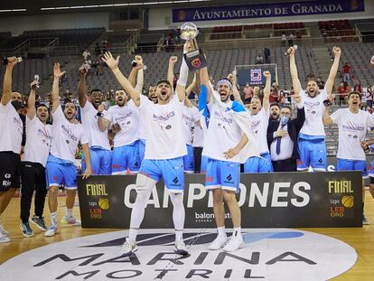 La plantilla del Breogán celebra el ascenso a la ACB y el título de la Leb Oro. feb