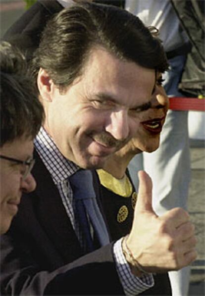 Aznar, en el momento de su llegada al aeropuerto de Ciudad de México.