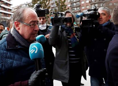 El exgerente de Osasuna Ángel Vizcay, entrando en la Audiencia Provincial de Navarra el pasado enero.