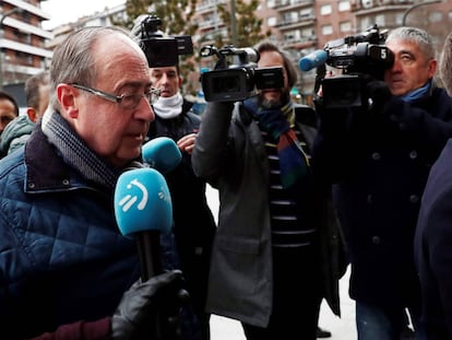 El exgerente de Osasuna Ángel Vizcay, entrando en la Audiencia Provincial de Navarra el pasado enero.