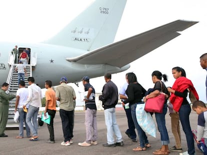 Venezuelanos embarcam com destino a São Paulo