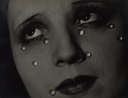 Glass Tears, 1932