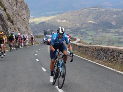 Ataque de Valverde en la ascensión a Orduña.