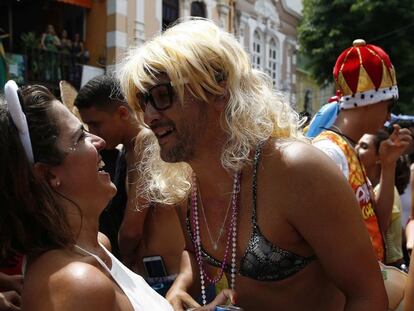 Foliões curtem a festa de pré-carnaval no Rio de Janeiro.