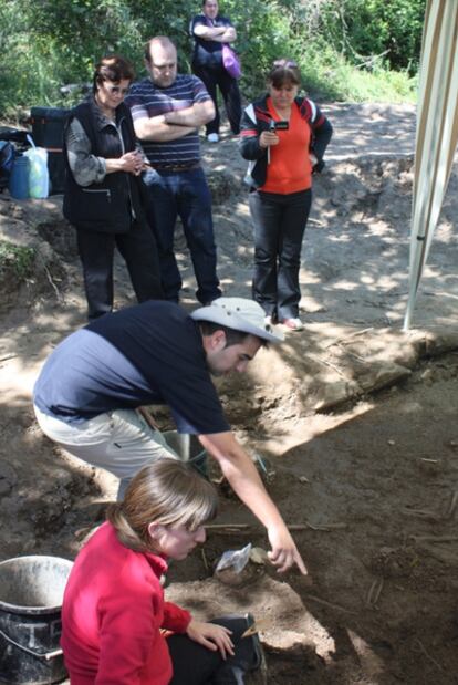 Exhumación en la localidad abulense de Candelada, donde se buscan los restos de siete personas.