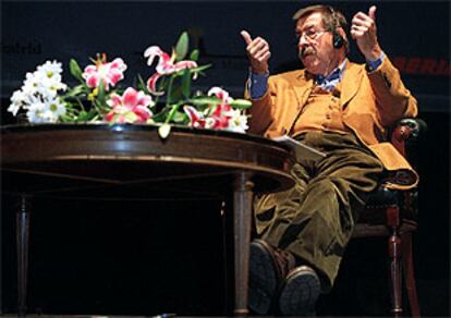 Günter Grass fotografiado en Madrid, en 1999, durante la presentación de su libro <b></b><i>Mi siglo.</i>