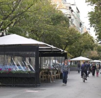 Una de las terrazas cerradas de la avenida.