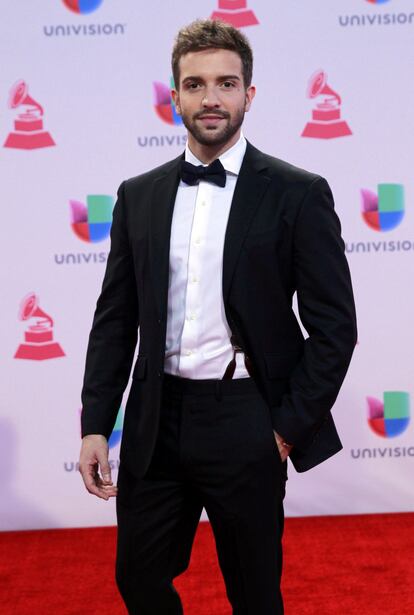 El cantante español Pablo Alborán llega a los Grammy Latinos. Alborán interpretó en la ceremonia la canción 'Recuérdame'.