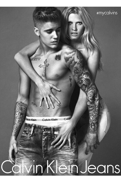 Una de las campañas más polémicas ha sido la de Calvin Klein (generó más de 280.000 tuits en el día de su aparición). Justin Bieber se convierte, junto a Lara Stone, en imagen de la línea Calvin Klein Jeans y Calvin Klein Underwear y luce unos músculos que parecen ser obra del Photoshop.