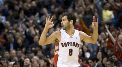 El base de los Raptors se luce pese a los rumores de traspaso