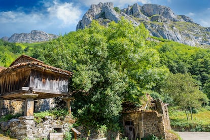 Un hórreo en Viboli (en asturiano y oficialmente Vibuli), una localidad perteneciente al municipio de Ponga.