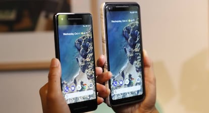 Los dos nuevos Pixel 2 y 2XL de Google.