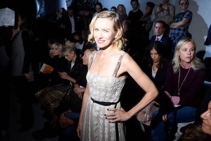 La actriz Naomi Watts ha sido una de las estrellas invitadas al desfile de Dior para ver la nueva colección de Maria Grazia Chiuri.