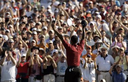 Tiger Woods festeja su victoria de la edicin 89 del Campeonato del mundo PGA, en el Southern Hills Country Club en Tulsa ( Oklahoma, EEUU).