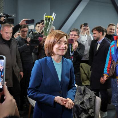 Moldova's incumbent President and presidential candidate Maia Sandu celebrates with supporters following the announcement of the preliminary results of the second round of the presidential election, at her campaign headquarters in Chisinau, Moldova November 3, 2024. REUTERS/Stringer     TPX IMAGES OF THE DAY