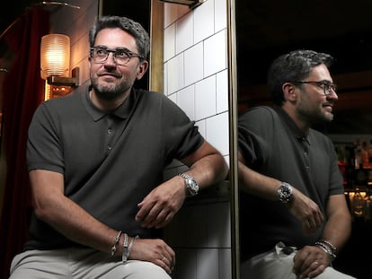 El escritor Maxim Huerta en el Cafe Central de Madrid en 2019.