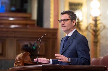 El ministro de la Presidencia, Relaciones con las Cortes y Memoria Democrática, Félix Bolaños, interviene en una sesión plenaria del Congreso de los Diputados el 11 de noviembre.