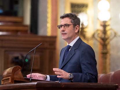 El ministro de la Presidencia, Relaciones con las Cortes y Memoria Democrática, Félix Bolaños, interviene en una sesión plenaria del Congreso de los Diputados el 11 de noviembre.