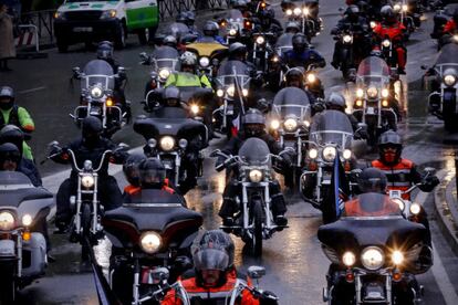 1.500 motoristas recorren hoy desafiando la lluvia las calles de Madrid.
