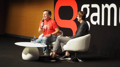 Un instante de la charla entre Shawn Layden y Mark Cerny durante el Gamelab 2018.